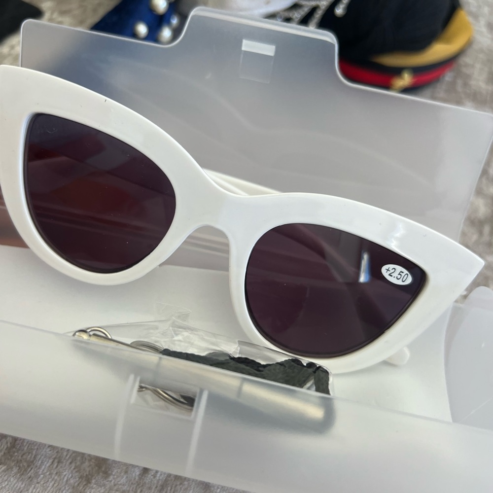 NWT CAT EYE WHITE FRAME PRESCRIPTION GLASSES